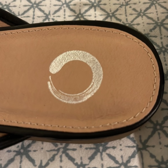 Black “alligator” print slides - Picture 3 of 8